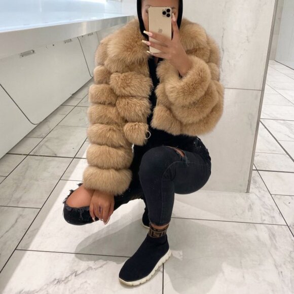 Classy luxurious Fox Fur Coat For Women - Picture 2 of 2